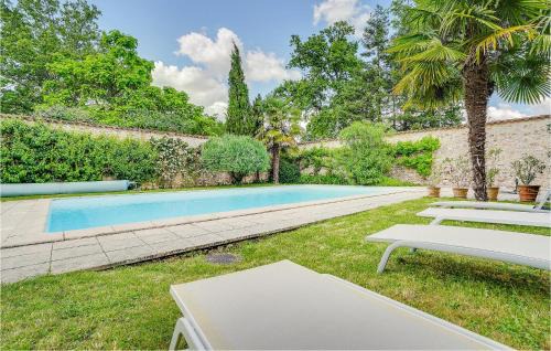 Nieul-le-Dolent House | Beautiful Home In Nieul Le Dolent With Wifi
