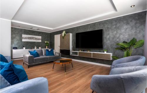 Opric House | Beautiful Home In Opric With Wifi