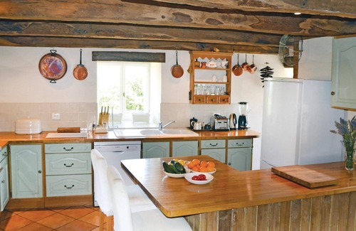 Sougeal House | Beautiful home in Sougeal with kitchen