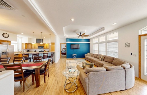 Moab South Valley House | Beautiful home w/covered decks & grills - great for large groups