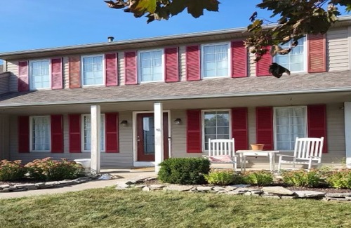 Laotto House | Beautiful home, w/fireplace & outdoor fire pit. Perfect for seasonal getaways.