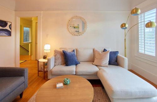 Potrero Hill Apartment | Beautiful Home with Sun-Drenched Garden, 2 BR,1 BA ,laundry, parking, Potrero Hill location, modern aesthetic