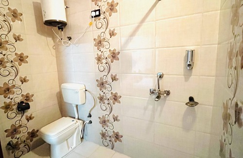 Taj Ganj Bed & Breakfast | Beautiful homestay with nature all around. 5 min from Taj Mahal!