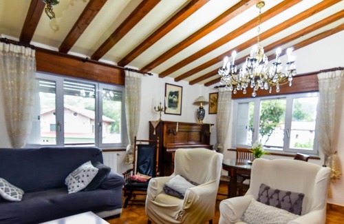 Pamanes Villa | Beautiful house with a spectacular garden