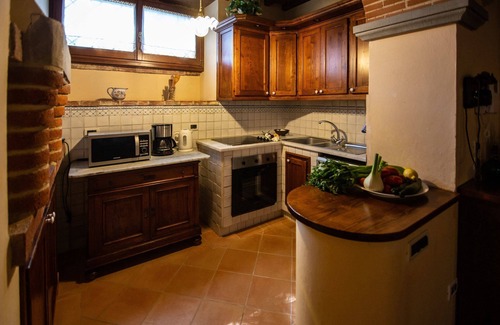 Castiglion Fiorentino Villa | Beautiful private villa with private pool, A/C, WIFI, TV, terrace and pets allowed, close to Are.