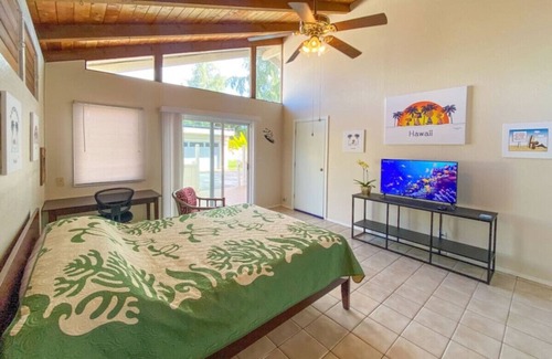 Enchanted Lake House | Beautiful Kailua Hale Studio