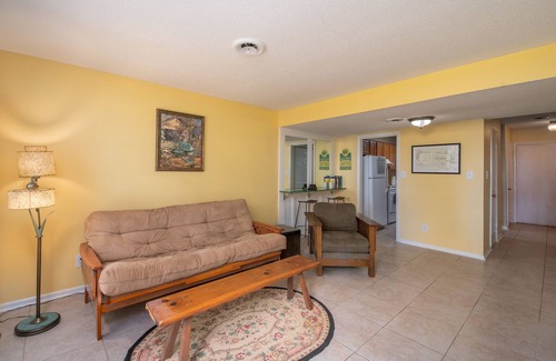 Lake Waccamaw House | Beautiful Lakefront Condo - Fall Special Book 3 nights, get the 4th night Free !