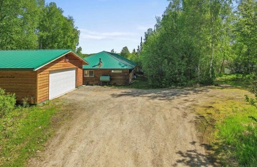 Houston House | Beautiful Lakefront Cabin with Private Hot Tub & Inflatable Kayaks - Dogs OK