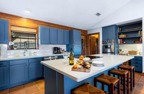 Ingram House | Beautiful Lakeside Rental with Hot-Tub in Igram, Texas, Perfect for Family Glamping Trips