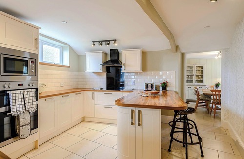 Talybont-on-Usk Cottage | Beautiful large end terraced property in the lovely village of Talybont On Usk.