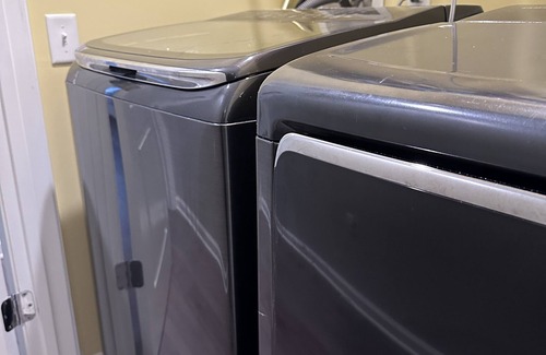 Livingston Condo | Beautiful Livingston Cozy 3-bedroom condo with WiFi, AC