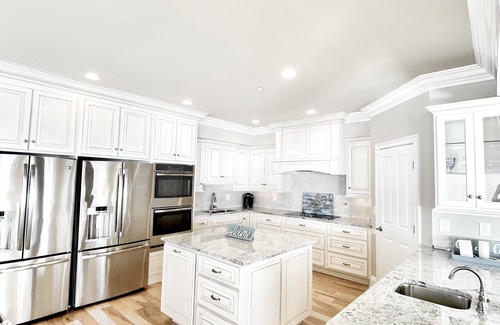 Ocean Isle Beach House | BEAUTIFUL LUXURY OCEANFRONT HOME! Sleeps 25, Elev, pool & rooftop deck. 7B/7B.