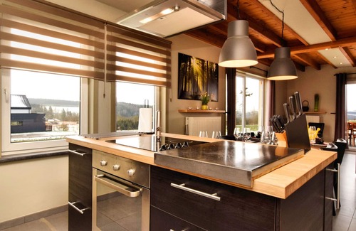 Nadrin House | Beautiful, Luxury Home with Sauna, Hot Tub, Private Bathrooms