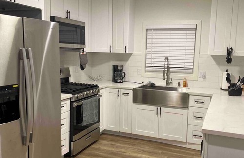 Los Angeles House | Beautiful Modern 3-bedroom house in phenomenal Los Angeles - Hyde Park with AC