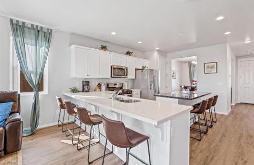 Bellemont House | Beautiful Newly Built Home with Central AC