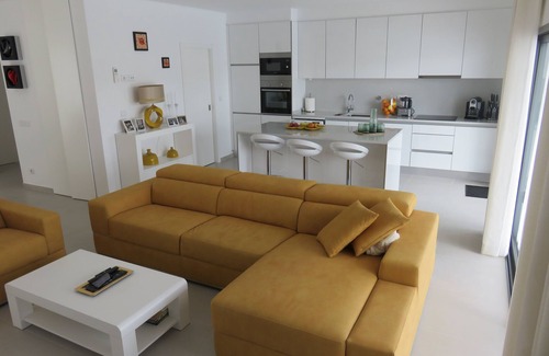 Foz do Arelho Villa | Beautiful newly built villa in Foz do Arelho within walking distance of lagoon and ocean