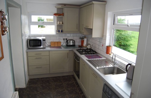 Inishnee Apartment | Beautiful old style cottage with sea views