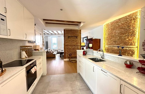 Jeronimos Apartment | Beautiful Penthouse in the Center of Madrid