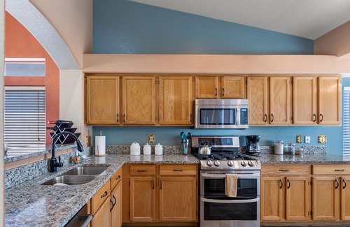 Canada Ridge House | Beautiful Pool Home Oro Valley - Pet Friendly