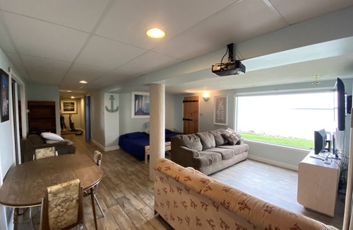 Lac La Biche Cabin | Beautiful Private Lakefront Log Cabin in the Woods