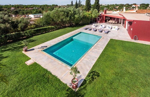 Pata de Cima Villa | Beautiful private villa for 14 guests with A/C, WIFI, private pool, TV and patio