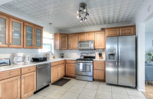 Parkside House | BEAUTIFUL PRIVATE RESORT .7 BEDROOMS 5 BATHS .POOL HOME. FULLY PRIVATE.