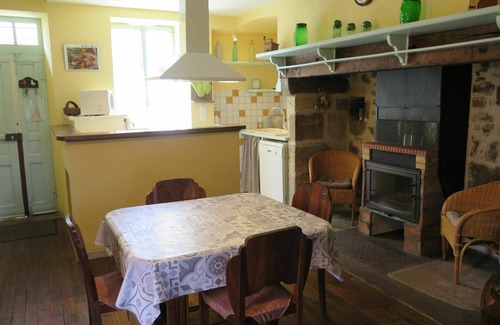 Teyssieu Villa | Beautiful private villa for 4 guests with WIFI, private pool, TV, terrace and pets allowed