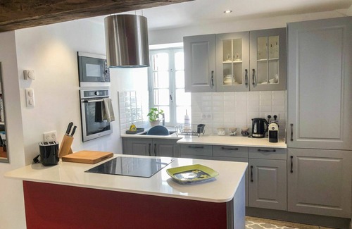Viviers House | Beautiful private villa for 4 people with WIFI, TV, terrace and pets allowed