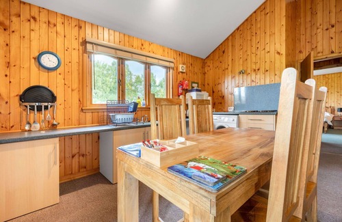 Glen Urquhart House | Beautiful private villa for 4 people with WIFI, TV and pets allowed