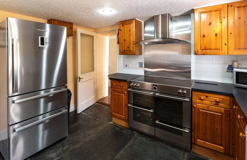 Fivelanes House | Beautiful private villa for 9 people with hot tub, WIFI, TV, patio and pets allowed