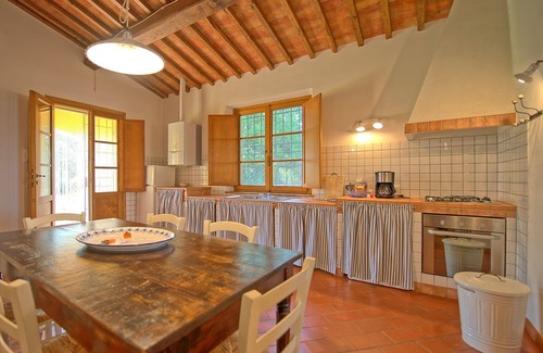 Legoli Villa | Beautiful private villa with WIFI, private pool, TV, terrace, pets allowed and panoramic view