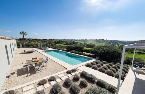 Ragusa Villa | Beautiful private villa for 6 people with A/C, private pool, WIFI, TV, patio and panoramic view