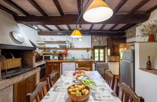 Monticiano Villa | Beautiful private villa for 6 people with WIFI, private pool, TV, patio and pets allowed