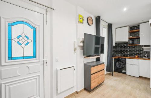 Levallois-Perret Apartment | Beautiful renovated studio metro