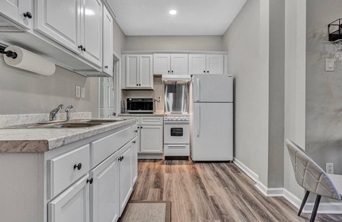 Cave Spring House | Beautiful Renovated Lake Cottage in SW County and only minutes from Downtown!