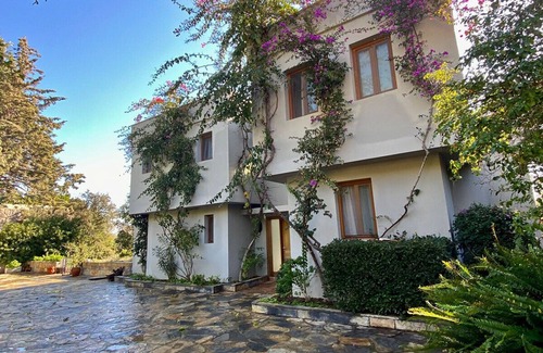 Gundogan Villa | Beautiful six bedroom villa with private pool and only 5min walk to the beach.