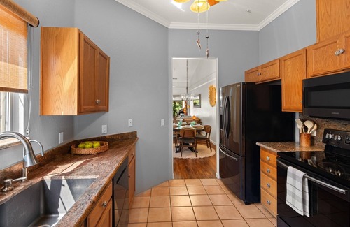 Nepenthe House | Beautiful Southwestern Boho Condo, Newly Renovated! Desert Poppy - S033