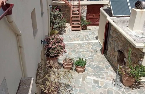 Kastamonitsa House | Beautiful Traditional Mansion New · Apostoli, Greece