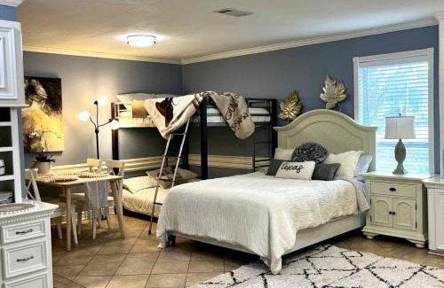 Katy House | Beautiful traditional home*Modern updates*Guest suite B