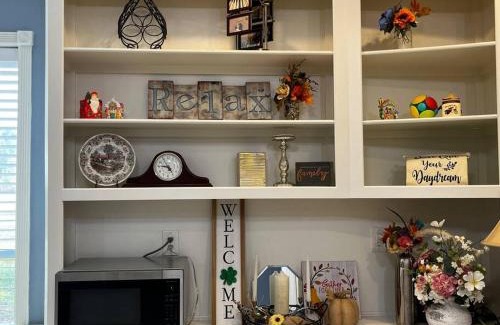 Katy House | Beautiful traditional home*Modern updates*Guest suite B