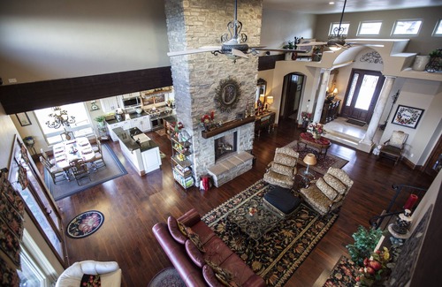 Mountain Shadows House | Beautiful Tuscan Home Overlooking Colorado Springs