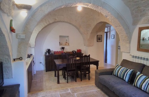 Martina Franca Villa | Beautiful Two Bedroomed Trullo, Private Swimming Pool, Countryside Views & Wifi