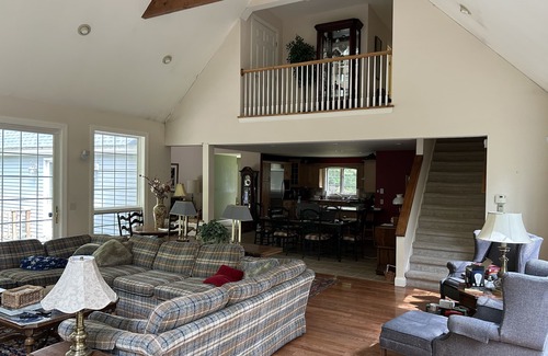West Dover House | Beautiful, upscale skier & leafer sanctuary at Mount Snow - Pet Friendly !
