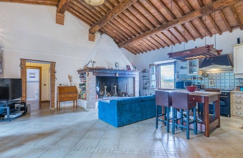 Bollano House | Beautiful villa with hot tub, private pool, A/C, WIFI, TV, patio, pets allowed and panoramic view