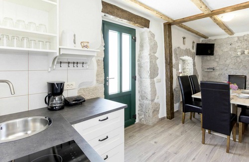 Sveta Jelena House | Beautiful villa for 6 guests with A/C, WIFI, TV, terrace and pets allowed