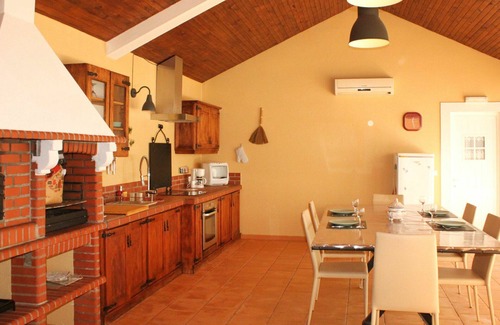 Montijo House | Beautiful villa for 6 guests with WIFI, A/C, pool, TV and terrace