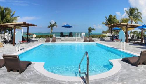 George Town Apartment | Beautiful Villa just steps away from the beach!