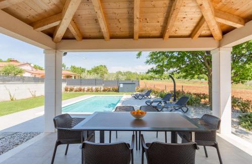 Montizana Villa | Beautiful villa Stefany with pool in Porec