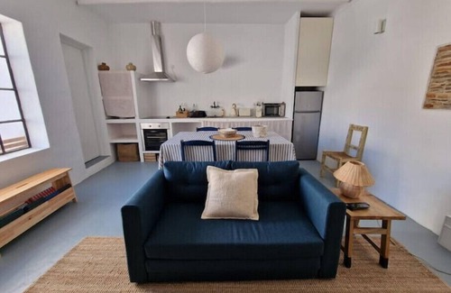 Mourao Villa | Beautiful Villa w/Pool & Patio 5m from the Beach