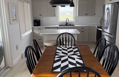 New London Cottage | Beautiful Waterfront cottage in New London